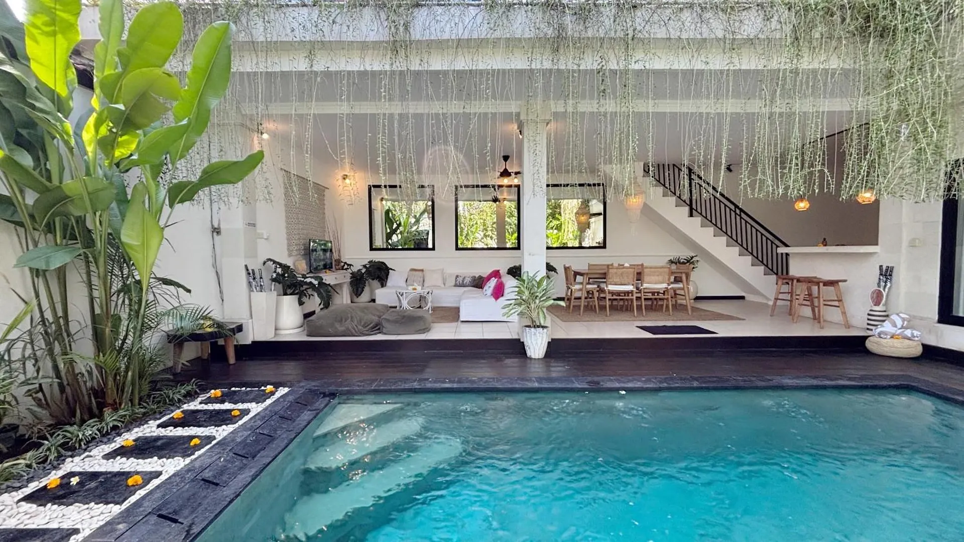 Villa Mandari スミニャック インドネシア